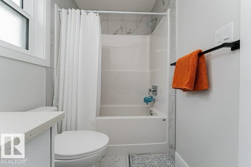 74 Ellice Bend, Fort Saskatchewan, AB - Indoor Photo Showing Bathroom
