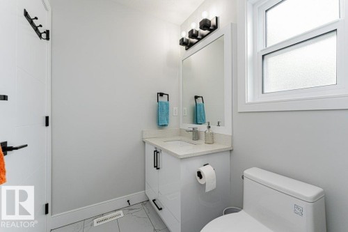 74 Ellice Bend, Fort Saskatchewan, AB - Indoor Photo Showing Bathroom