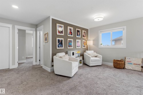 Spacious room with grey textured carpeting, light grey walls, and a contrasting accent wall - 3312 11 Avenue, Edmonton, AB - Indoor