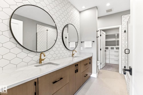 207 7463 May Common, Edmonton, AB - Indoor Photo Showing Bathroom