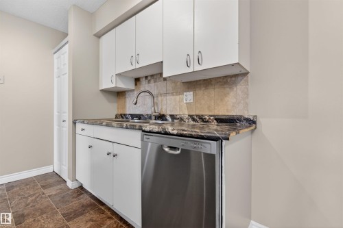 8 14105 82 Street, Edmonton, AB - Indoor Photo Showing Kitchen