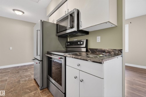 8 14105 82 Street, Edmonton, AB - Indoor Photo Showing Kitchen
