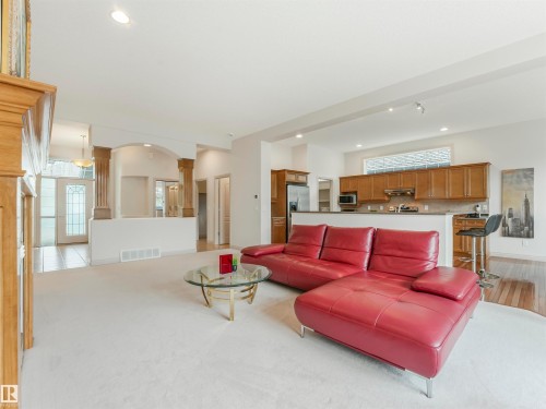879 Drysdale Run Run, Edmonton, AB - Indoor Photo Showing Living Room