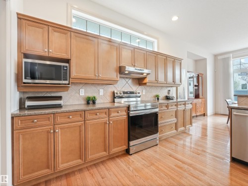 879 Drysdale Run Run, Edmonton, AB - Indoor Photo Showing Kitchen