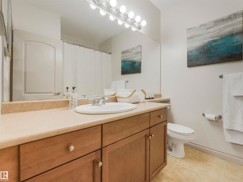 879 Drysdale Run Run, Edmonton, AB - Indoor Photo Showing Bathroom