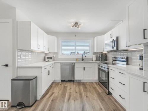 7336 149A Avenue, Edmonton, AB - Indoor Photo Showing Kitchen With Upgraded Kitchen