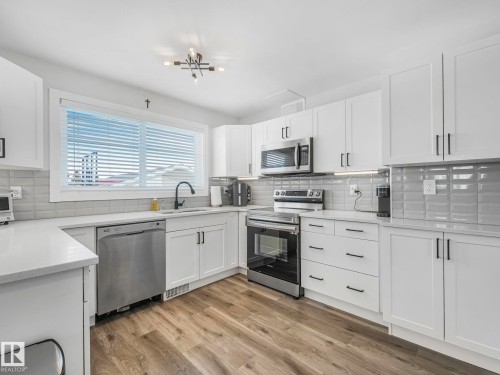 7336 149A Avenue, Edmonton, AB - Indoor Photo Showing Kitchen With Upgraded Kitchen