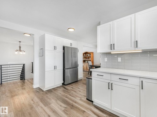 7336 149A Avenue, Edmonton, AB - Indoor Photo Showing Kitchen