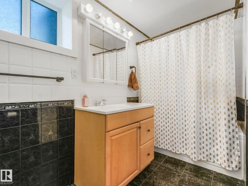 7336 149A Avenue, Edmonton, AB - Indoor Photo Showing Other Room