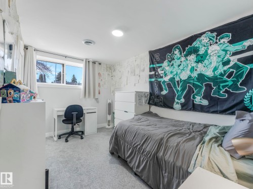 7336 149A Avenue, Edmonton, AB - Indoor Photo Showing Bedroom