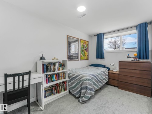 7336 149A Avenue, Edmonton, AB - Indoor Photo Showing Bedroom