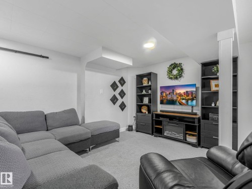 7336 149A Avenue, Edmonton, AB - Indoor Photo Showing Living Room