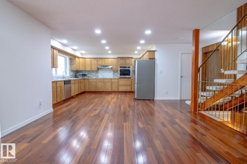 7007 10 Avenue, Edmonton, AB - Indoor Photo Showing Kitchen