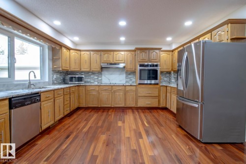7007 10 Avenue, Edmonton, AB - Indoor Photo Showing Kitchen