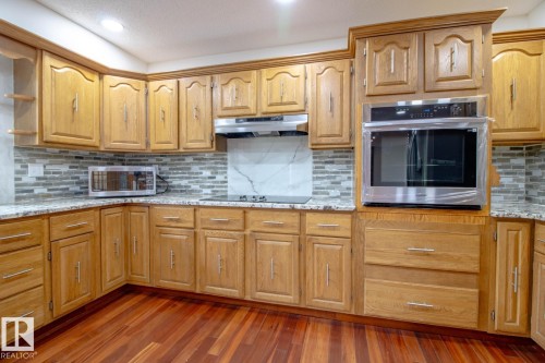 7007 10 Avenue, Edmonton, AB - Indoor Photo Showing Kitchen