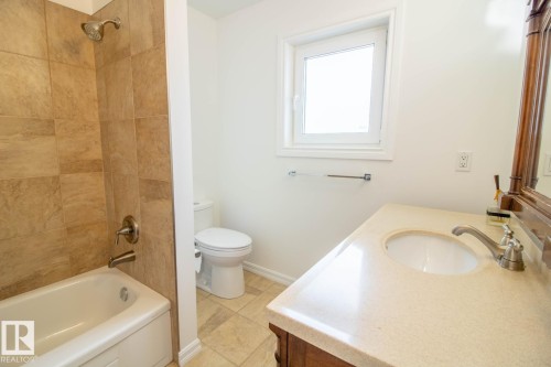 7007 10 Avenue, Edmonton, AB - Indoor Photo Showing Bathroom
