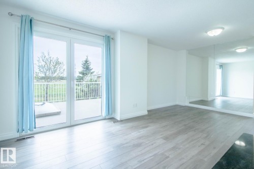 7007 10 Avenue, Edmonton, AB - Indoor Photo Showing Other Room