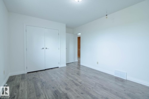 7007 10 Avenue, Edmonton, AB - Indoor Photo Showing Other Room