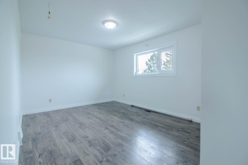 7007 10 Avenue, Edmonton, AB - Indoor Photo Showing Other Room