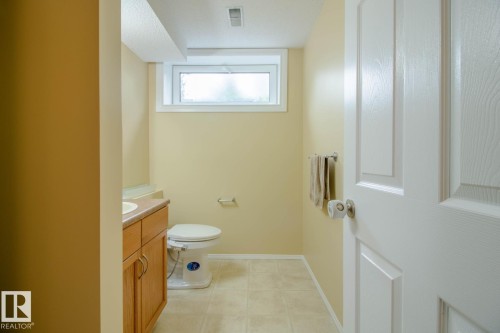 7007 10 Avenue, Edmonton, AB - Indoor Photo Showing Bathroom