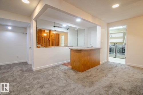 7007 10 Avenue, Edmonton, AB - Indoor Photo Showing Laundry Room