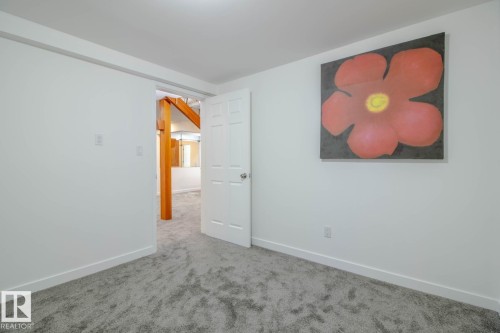 7007 10 Avenue, Edmonton, AB - Indoor Photo Showing Other Room