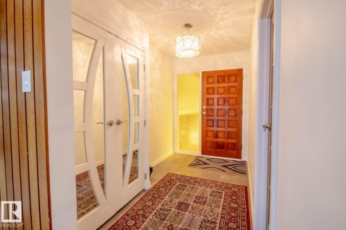 7007 10 Avenue, Edmonton, AB - Indoor Photo Showing Other Room
