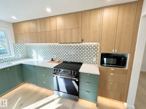 8516 64 Avenue, Edmonton, AB - Indoor Photo Showing Kitchen