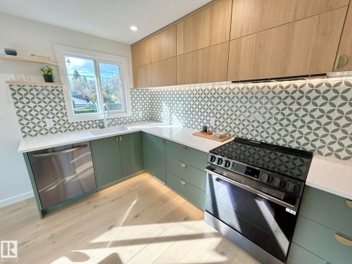 8516 64 Avenue, Edmonton, AB - Indoor Photo Showing Kitchen With Upgraded Kitchen