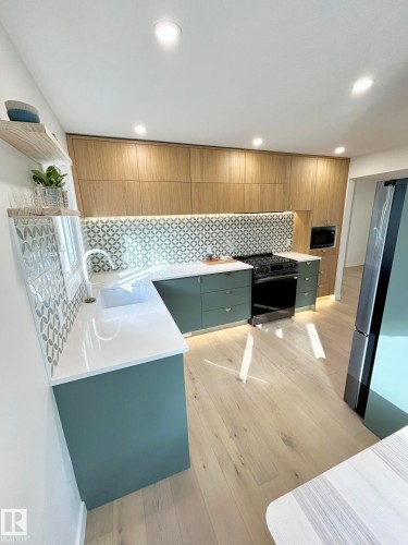 8516 64 Avenue, Edmonton, AB - Indoor