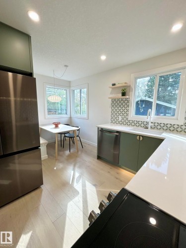 8516 64 Avenue, Edmonton, AB - Indoor