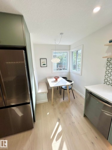 8516 64 Avenue, Edmonton, AB - Indoor