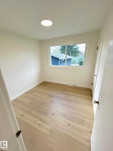 8516 64 Avenue, Edmonton, AB - Indoor Photo Showing Other Room