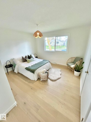 8516 64 Avenue, Edmonton, AB - Indoor Photo Showing Bedroom