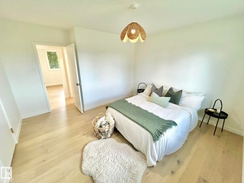 8516 64 Avenue, Edmonton, AB - Indoor Photo Showing Bedroom