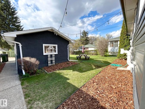 8516 64 Avenue, Edmonton, AB - Outdoor