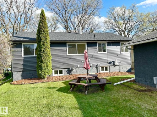 8516 64 Avenue, Edmonton, AB - Outdoor