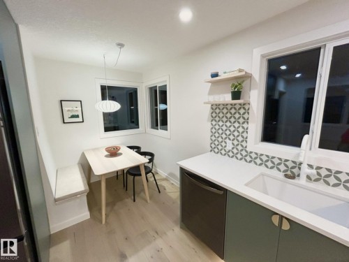 8516 64 Avenue, Edmonton, AB - Indoor
