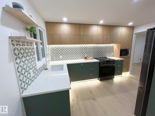 8516 64 Avenue, Edmonton, AB - Indoor