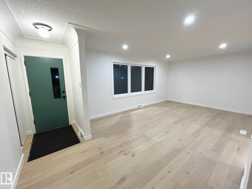 8516 64 Avenue, Edmonton, AB - Indoor