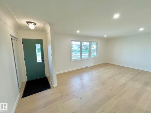 8516 64 Avenue, Edmonton, AB - Indoor Photo Showing Other Room
