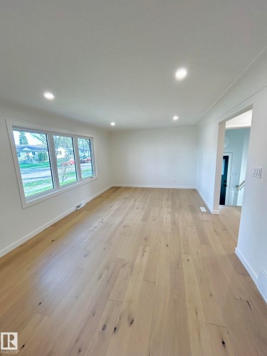 8516 64 Avenue, Edmonton, AB - Indoor Photo Showing Other Room