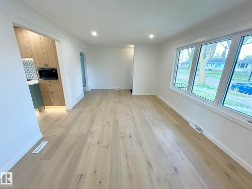 8516 64 Avenue, Edmonton, AB - Indoor Photo Showing Other Room
