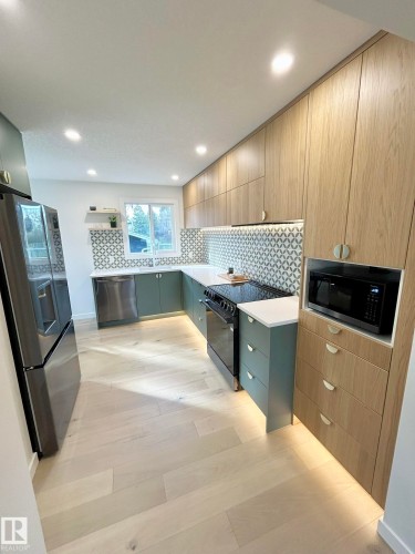 8516 64 Avenue, Edmonton, AB - Indoor Photo Showing Kitchen