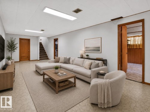 8326 81 Avenue, Edmonton, AB - Indoor