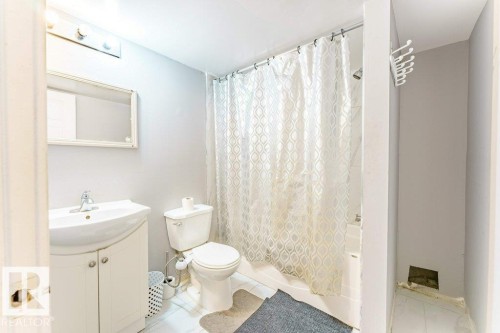 2920 30 Street, Edmonton, AB - Indoor Photo Showing Bathroom