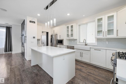 14026 101A Avenue, Edmonton, AB - Indoor Photo Showing Kitchen With Upgraded Kitchen