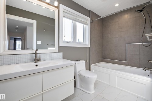 14026 101A Avenue, Edmonton, AB - Indoor Photo Showing Bathroom