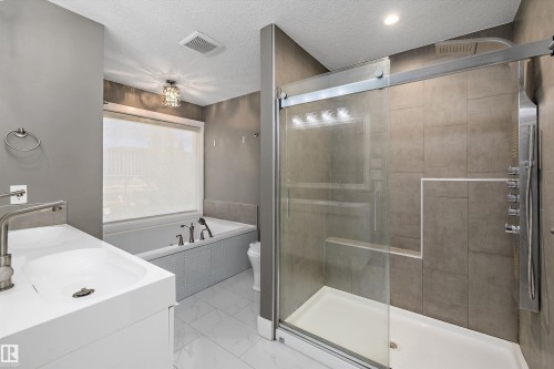 14026 101A Avenue, Edmonton, AB - Indoor Photo Showing Bathroom