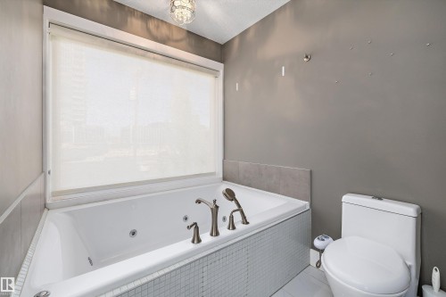14026 101A Avenue, Edmonton, AB - Indoor Photo Showing Bathroom